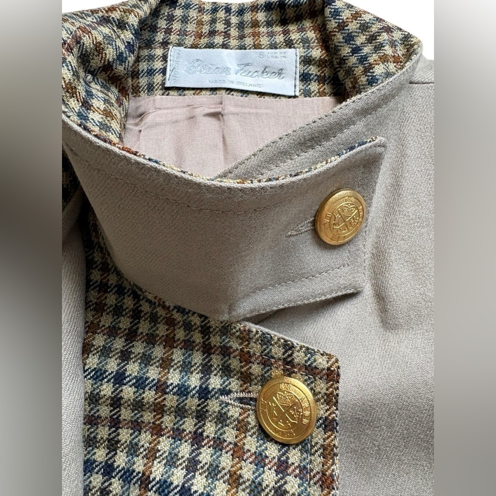 Brian Tucker, beige/houndstooth pure wool jacket with gold buttons size 16. - Picture 4 of 12